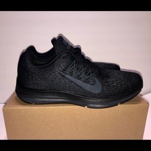 Women’s Nike Zoom Winflo 5 black Size 7.5